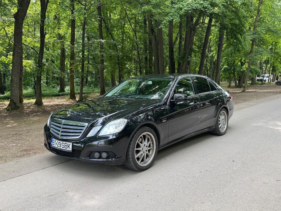 Vând Mercedes E class 2010