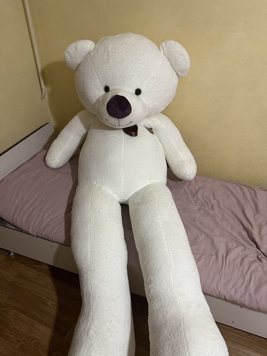 Большой белый мишка