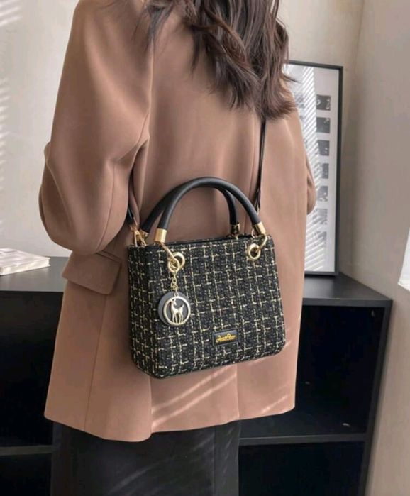 Елегантна Дамска чанта в черно.