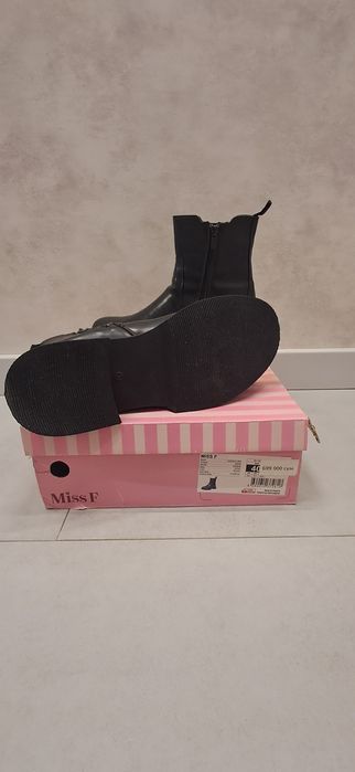 Ботинки женские Челси
Покупала дочке на вырост ) , одела один раз