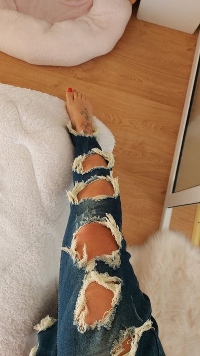 Дамски дънки еластични