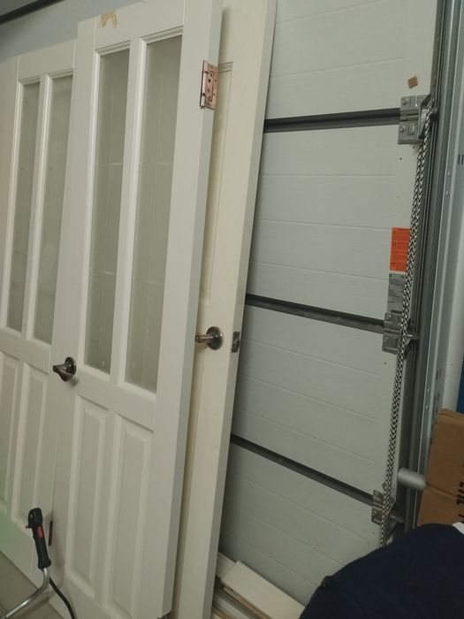 Продам межкомнатные двери, 2 комплекта  по 2 шт.