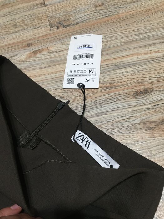 Fusta Zara despicata pe picior M