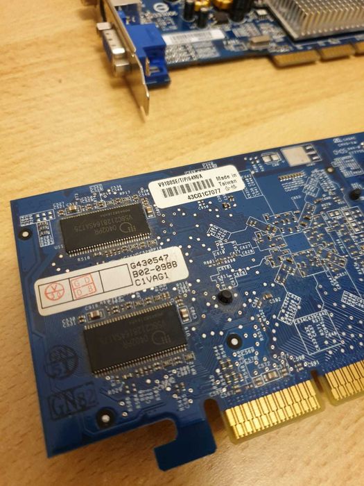 Placi video AGP: NVIDIA GeForce4 MX440, MX4000, ATI Radeon 7000 etc