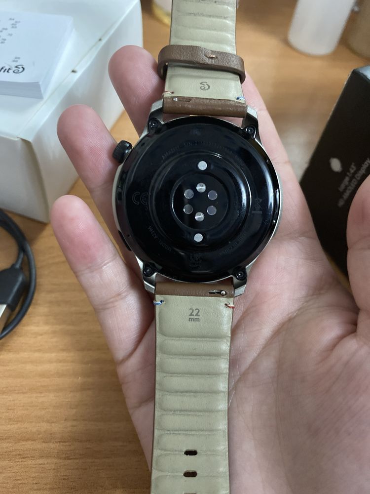 Смарт часы Amazfit GTR 4 коричневые