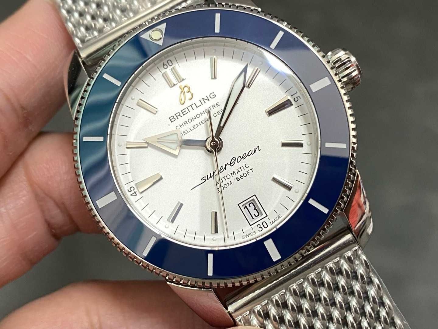 Breitling Superocean сребристо-син базал