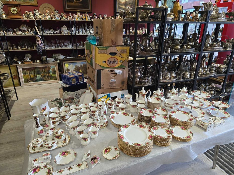 Royal Albert Old Country Rouses  - Колекционерски порцелан !