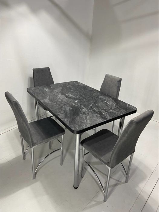 Стол со стульями