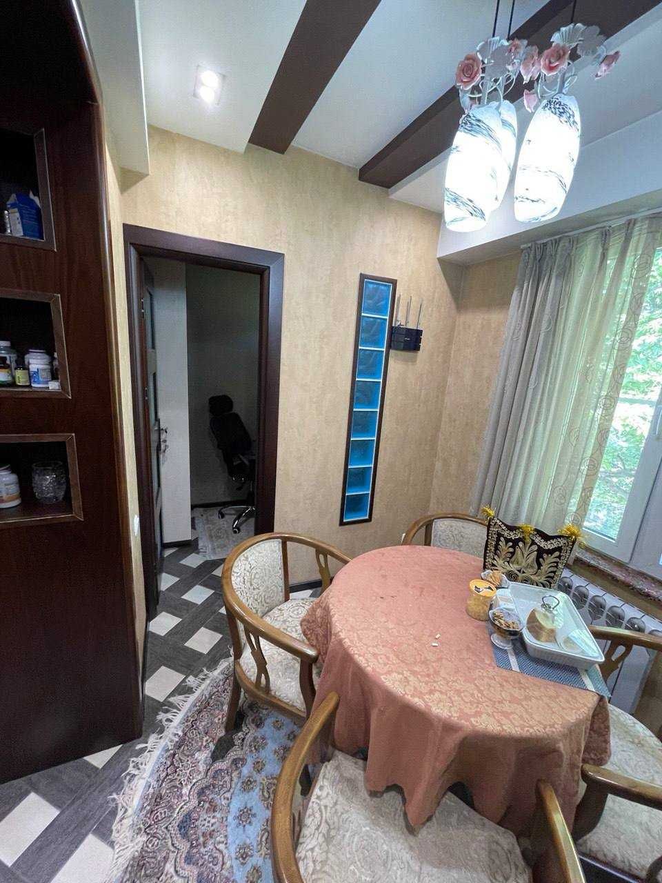Ц-2 Алайский 4(3)-комн 4/4 100 м² кирпич евроремонт мебель/техника