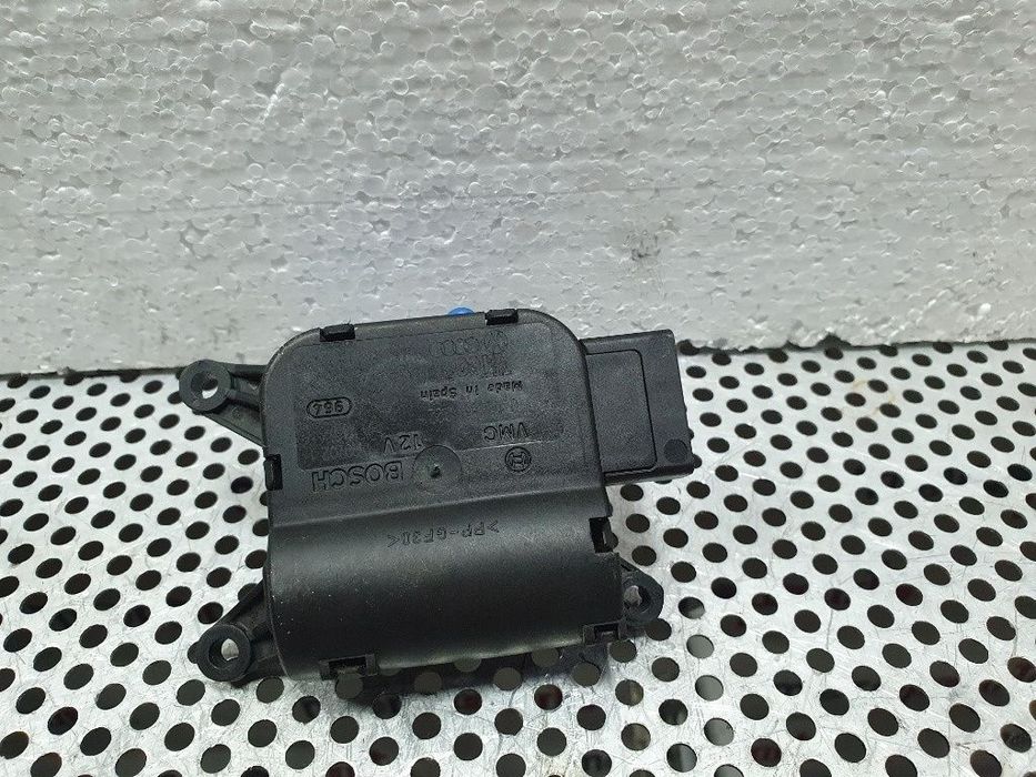 Motoras reglaj aeroterma V113 AUDI A4 II Avant 8E5, B6 2000 - 2005 1.9 TDI AVF, AWX BOSCH  0132801322  8E1820511F