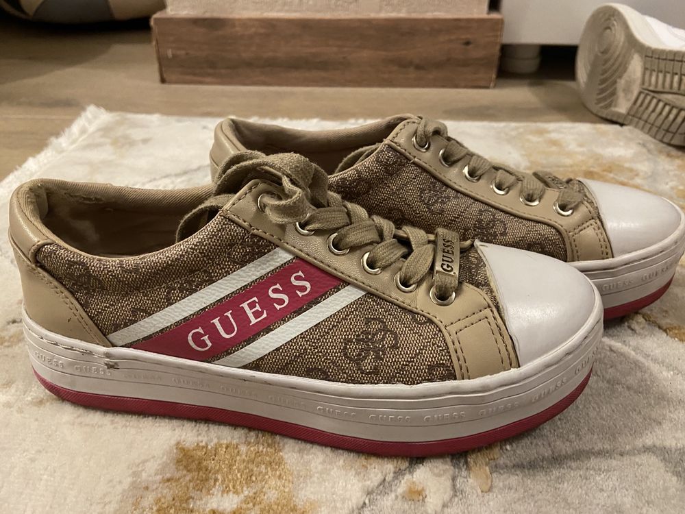 Adidasi Guess  marimea 36