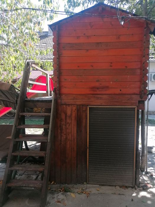 Vând căsuță cu tobogan