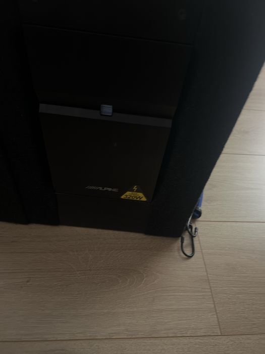 Vand subwoofer auto