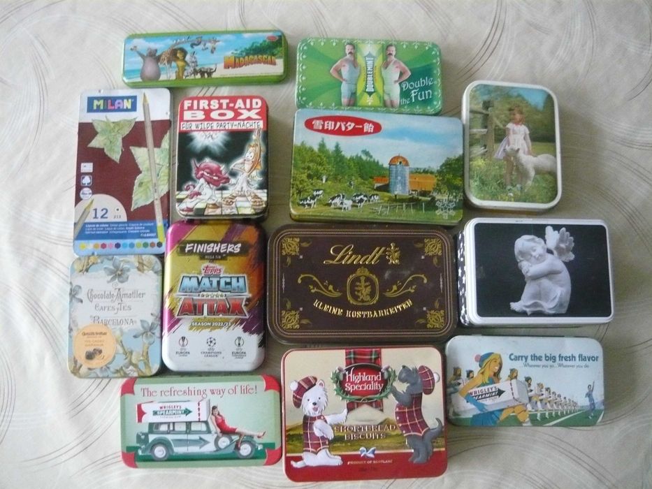 Стари Автентични метални кутии