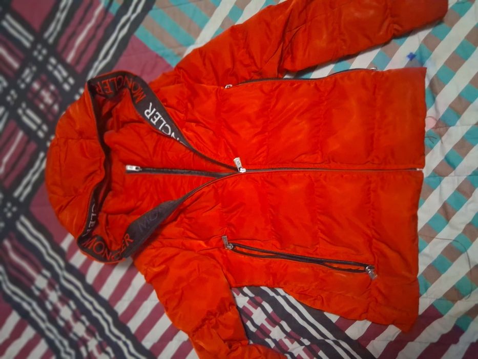 Geacă Moncler roșie