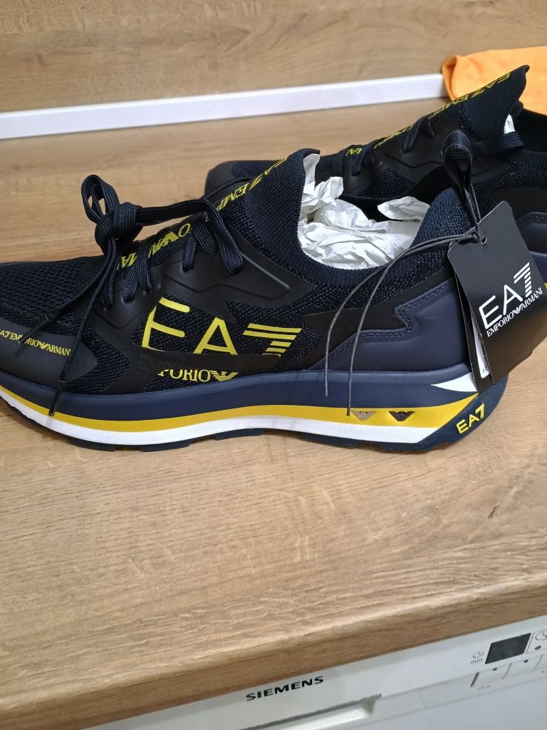 EA7 Emporio Armani.ОРГИНАЛНИ!!!    Номер   44.  43 ,1/3.    42  номера