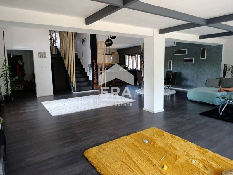 Двуетажна обзаведена къща в село Бенковски област Варна