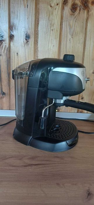 Vând expresor de cafea DeLonghi