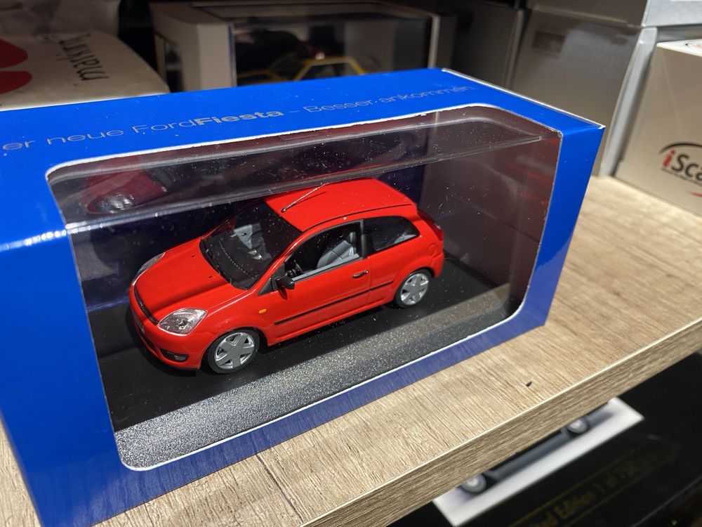 MINICHAMPS FORD FIESTA an 2001 machetă auto scara 1:43 3 uși