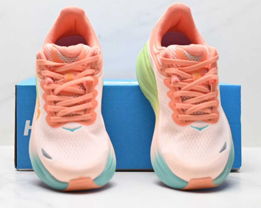 Нови дамски маратонки с кутия Hoka Bondi 9