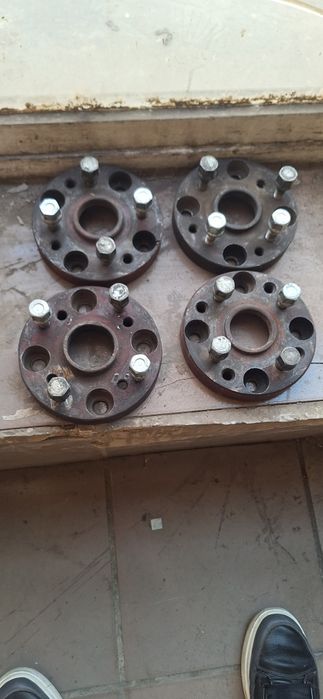 Rabochiy flanslar sotiladi