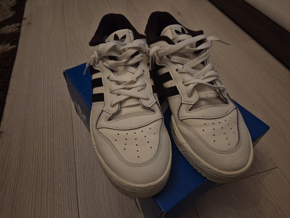 Adidas Rivalry Low 41,5 (8US)