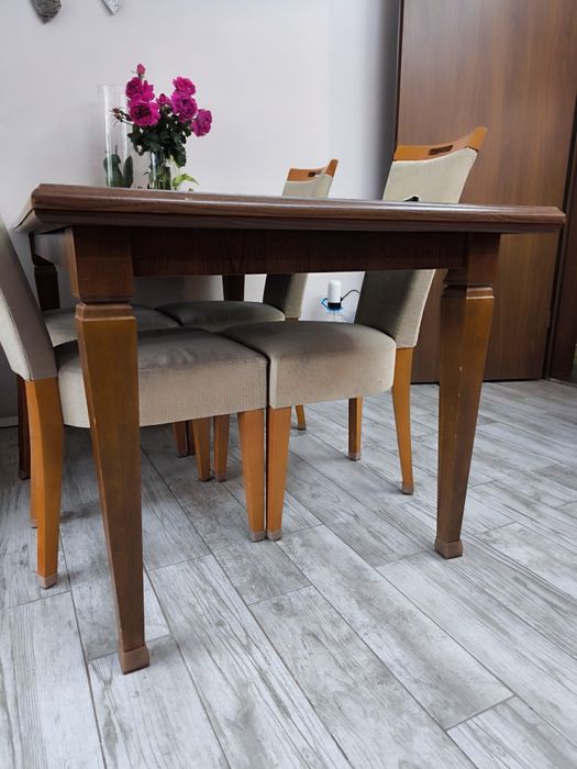 Трапезна разтегаема маса