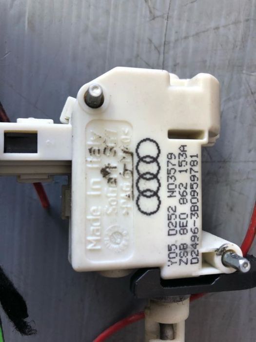 motoras deschidere usa  rezervor audi a4 b7