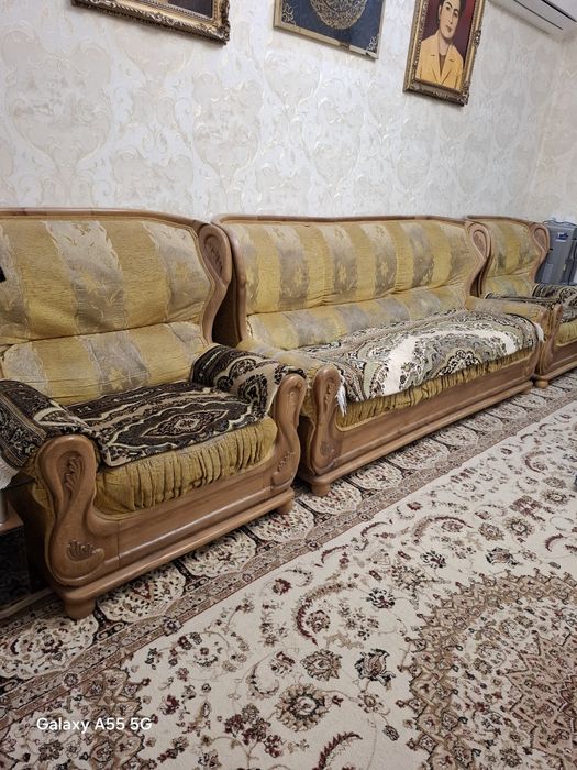 Диван орех  немного отбивки нада