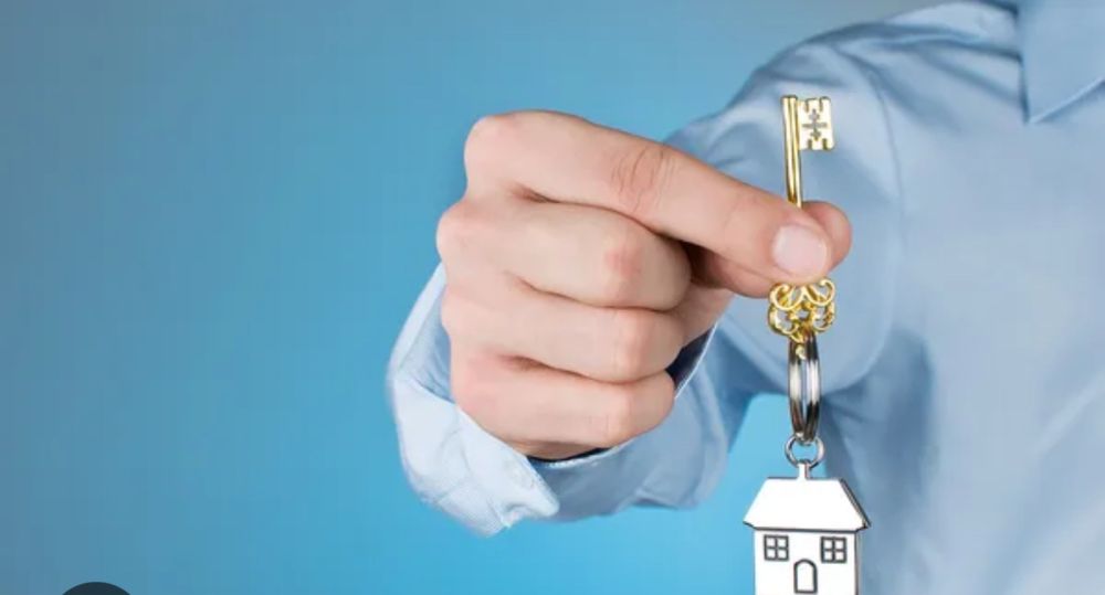 Продам 3 комнатную кв. улучшеной планировки .