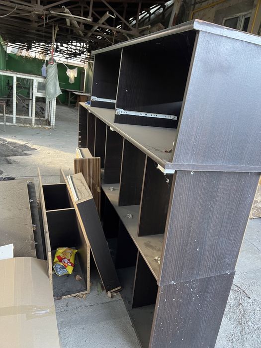 Отдам бесплатно диван и шкаф