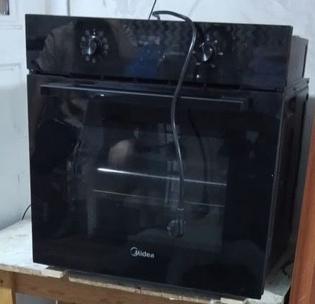 Духовой шкаф Midea MO69111 GB черный почти нов