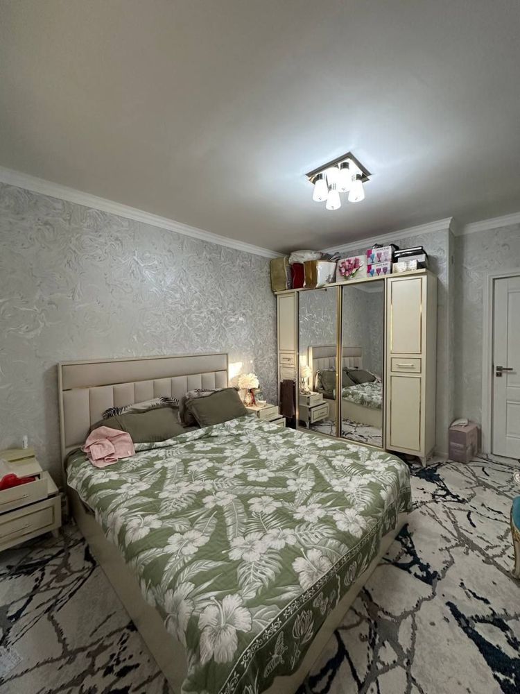 Yangihayot 9 hudud 3/3/7,balkon 2x6,84 kv srochno sotiladi