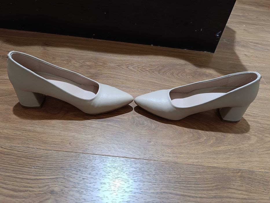 Официални бежови обувки Janny Fairy