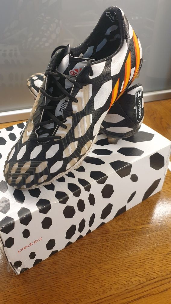 Футболни обувки adidas