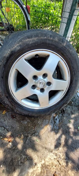 Vând 4 jante folosite pe o mazda 6 2005