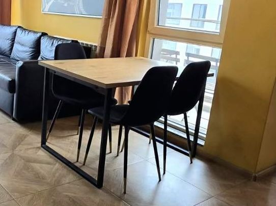 маса AABENRAA 90х120 цвят топъл дъб и столове подарък