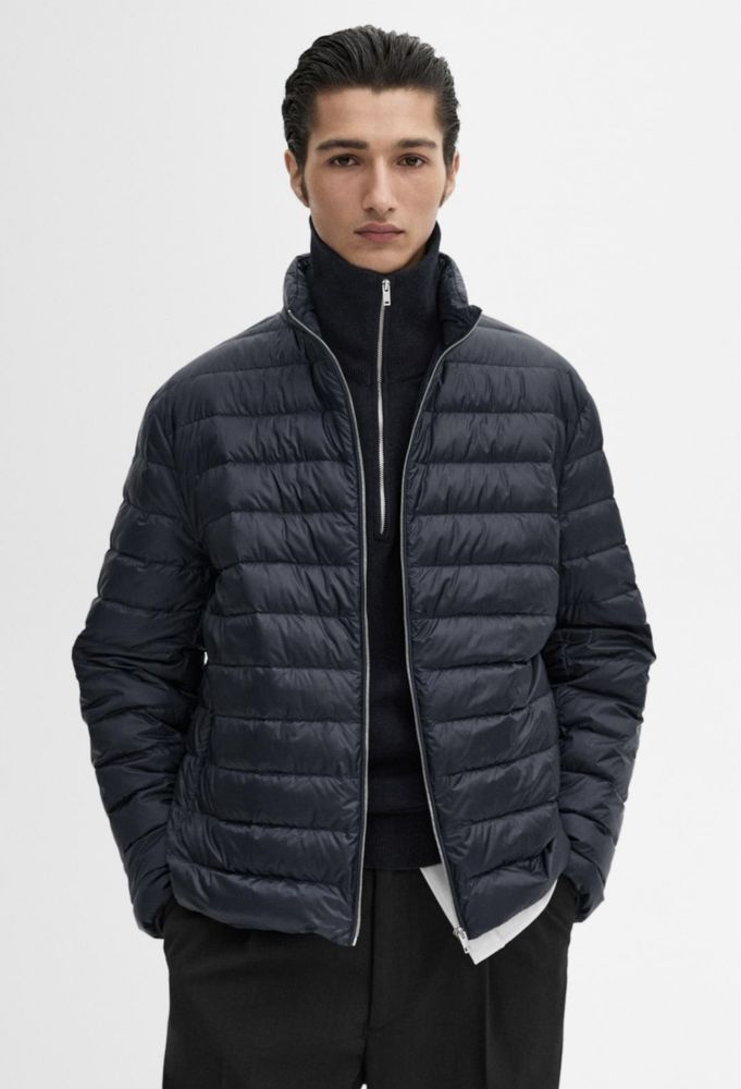 Продам легкую куртку Massimo Dutti