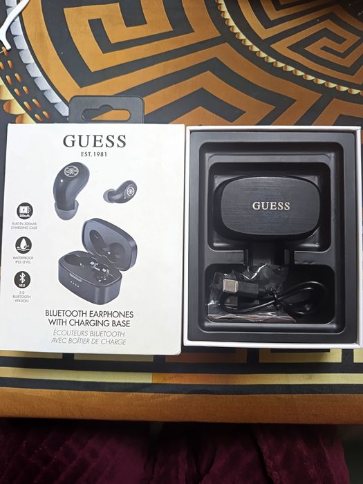 Căști Guess Noi O dată folosite