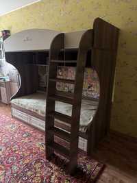 Продам двухуровневую кровать