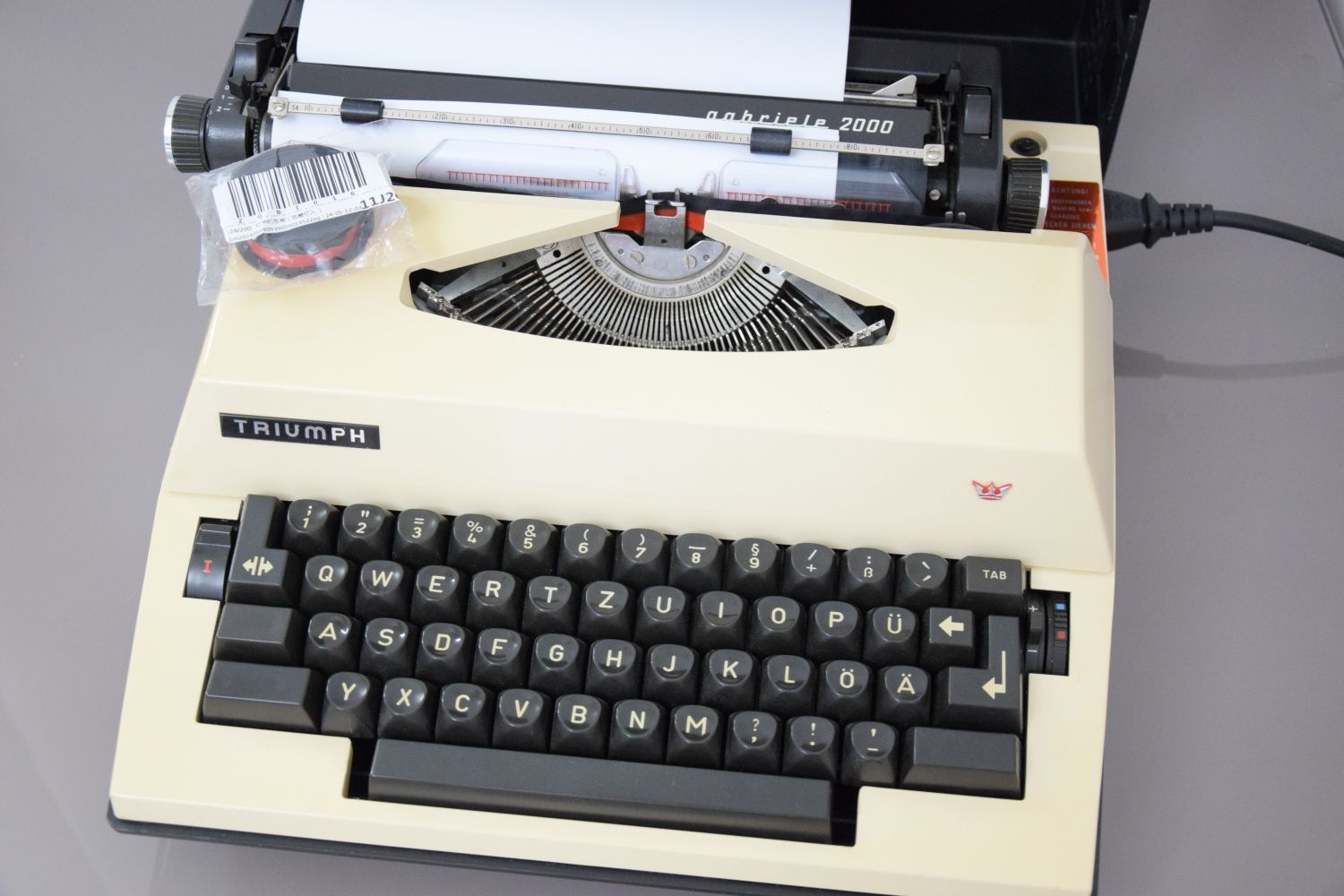 Vând mașină de scris electrica triumph Gabrielei 2000
