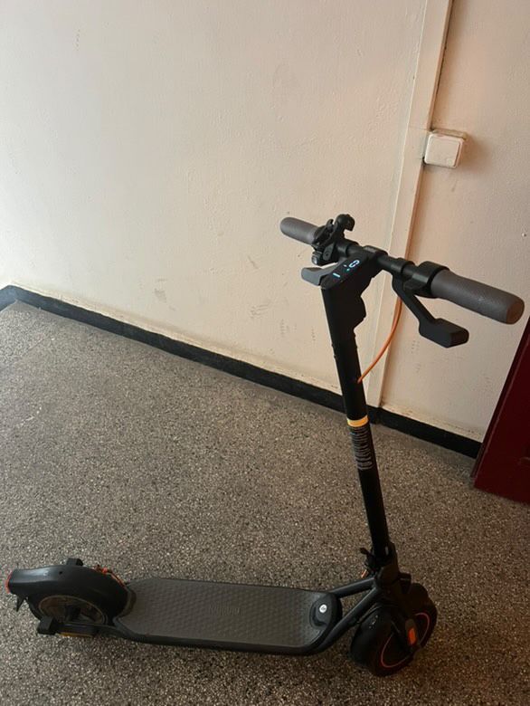 Тротинетка Ninebot F40i