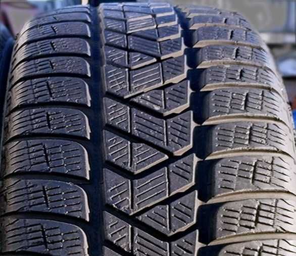 O anvelopa de iarna 215 65 17 Pirelli Scorpion Winter