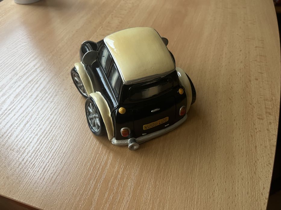 Касичка автомобил