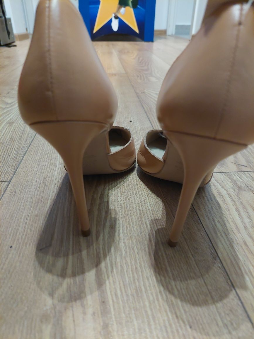 Vând pantofi zara 39 piele noi