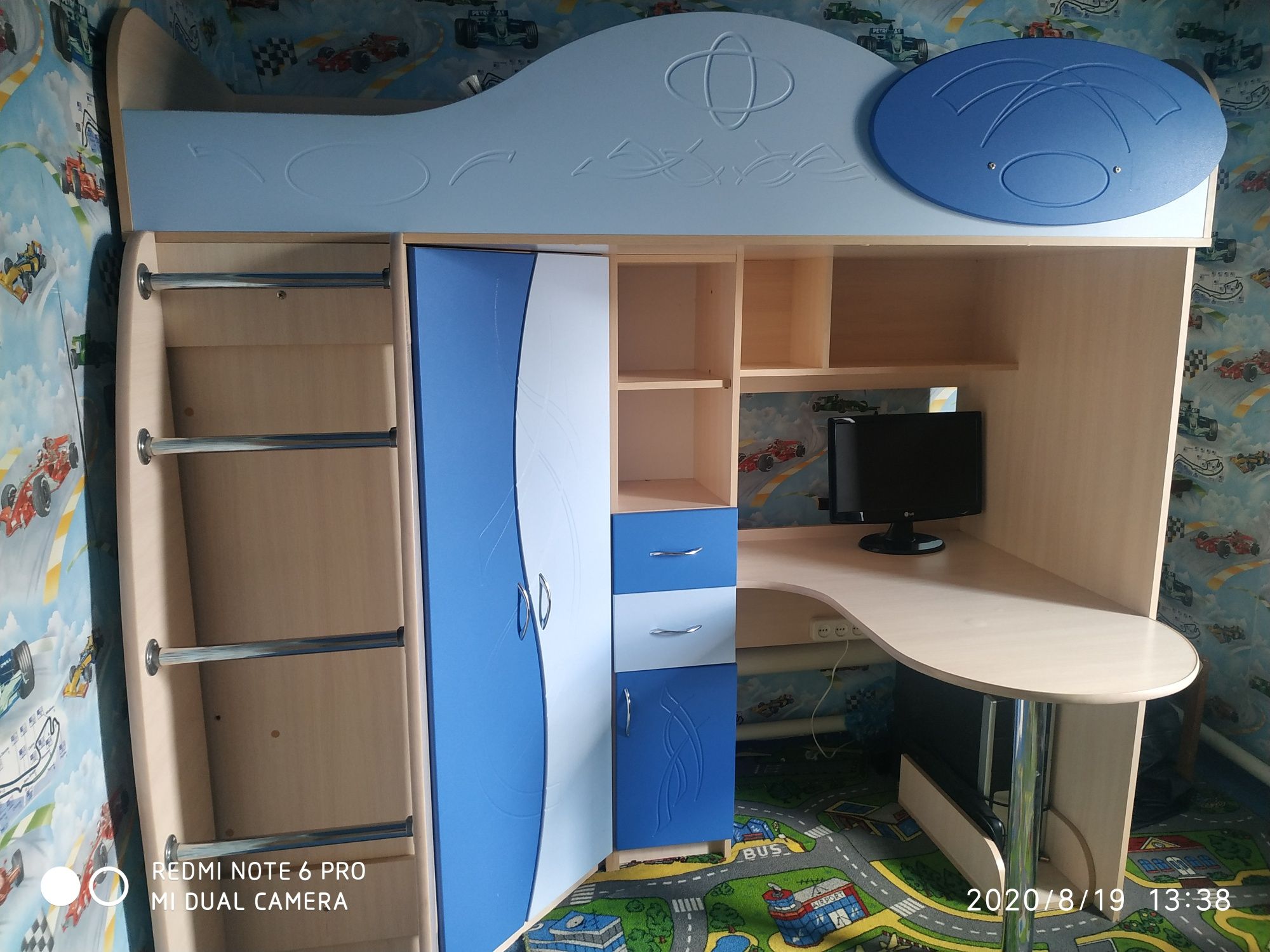 Продам 2 х ярусную кровать