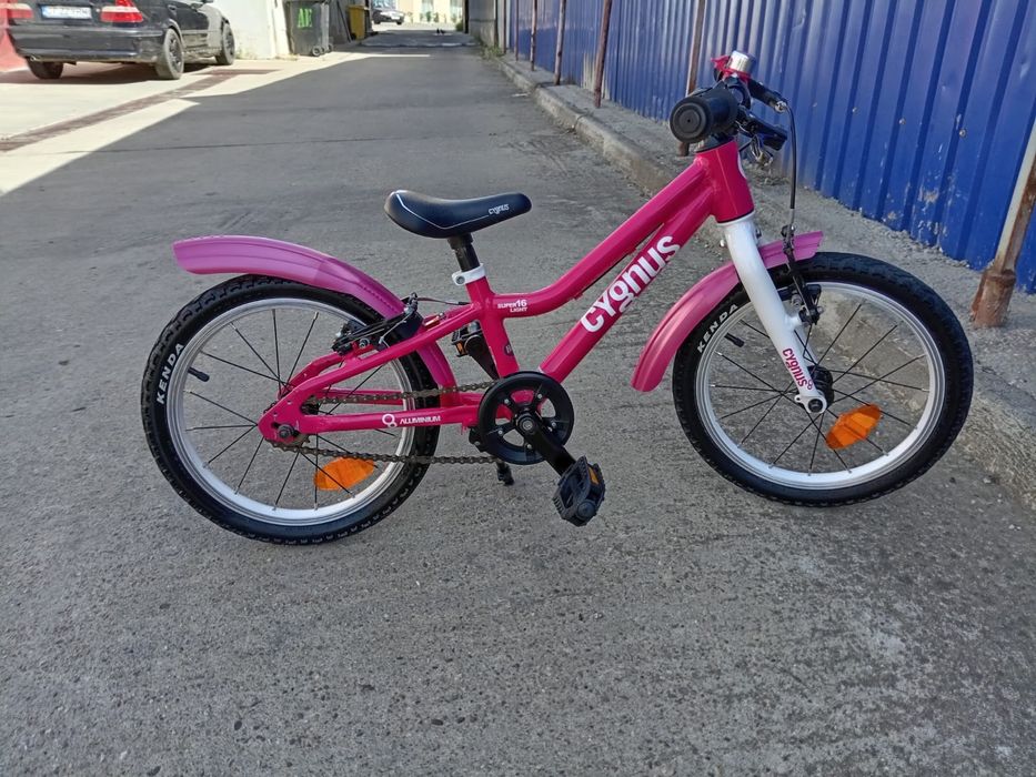 Vând bicicleta din aluminiu, foarte ușoară pentru copii