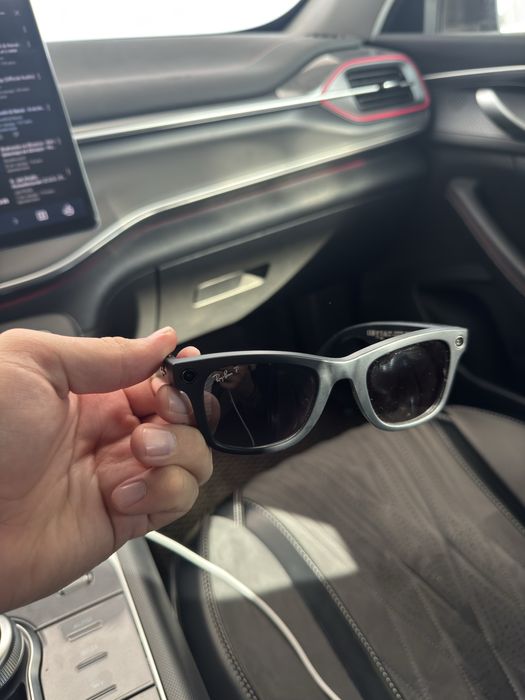 Rayban meta sotiladi