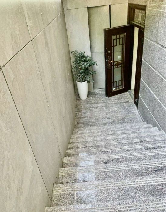 Сдается офис в цоколе Шота Руставели Новостройка