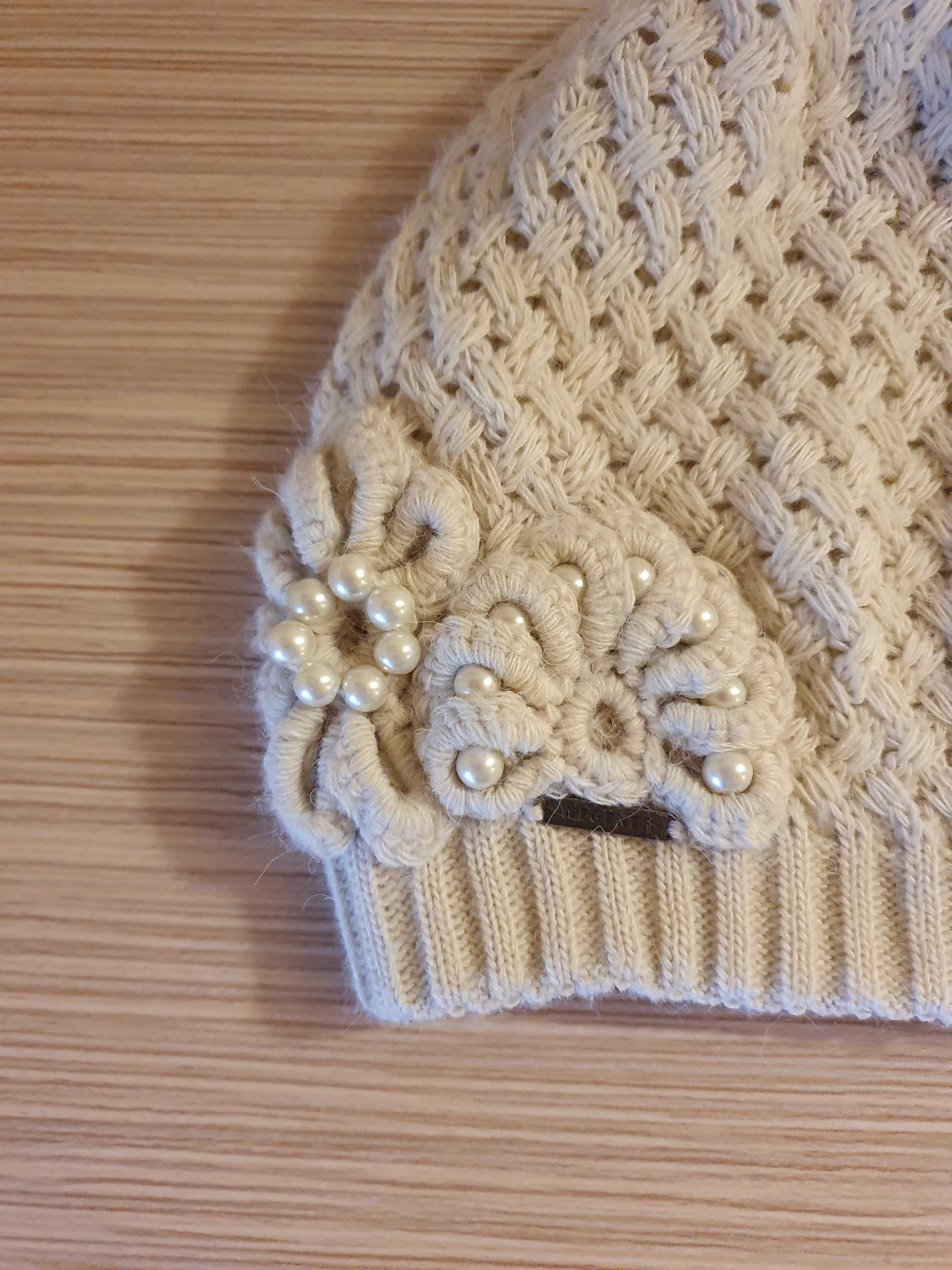 Дамска зимна плетена шапка + лента